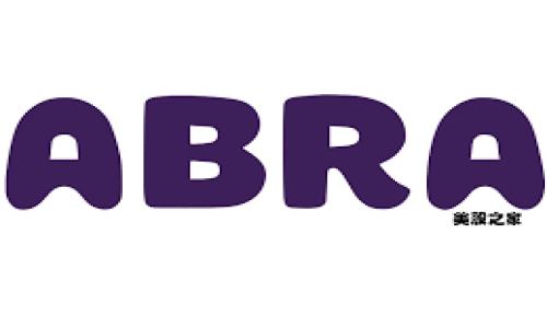 
纽约曼哈顿美女与加密货币的张力：都市中的金融魅力